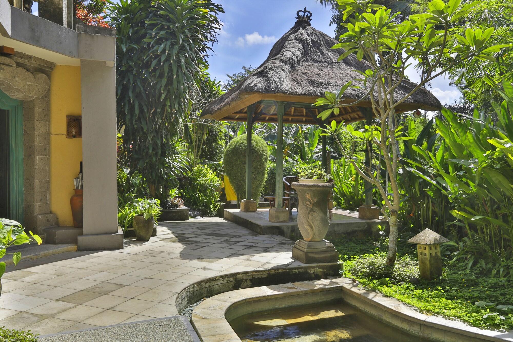 Alam Puri Art Museum Resort & Spa Denpasar  Bagian luar foto
