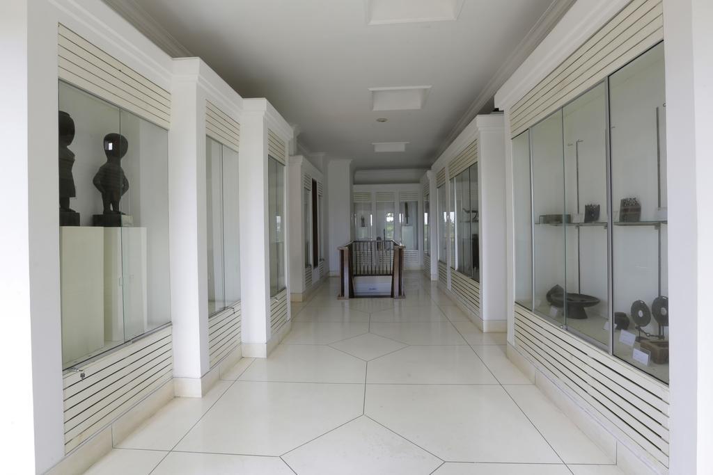 Alam Puri Art Museum Resort & Spa Denpasar  Bagian luar foto