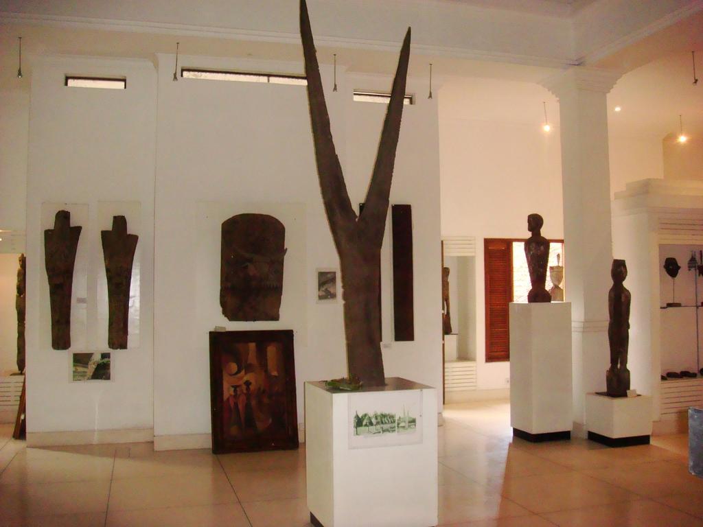 Alam Puri Art Museum Resort & Spa Denpasar  Bagian luar foto