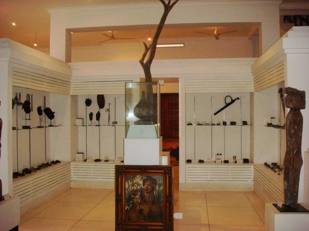 Alam Puri Art Museum Resort & Spa Denpasar  Bagian luar foto